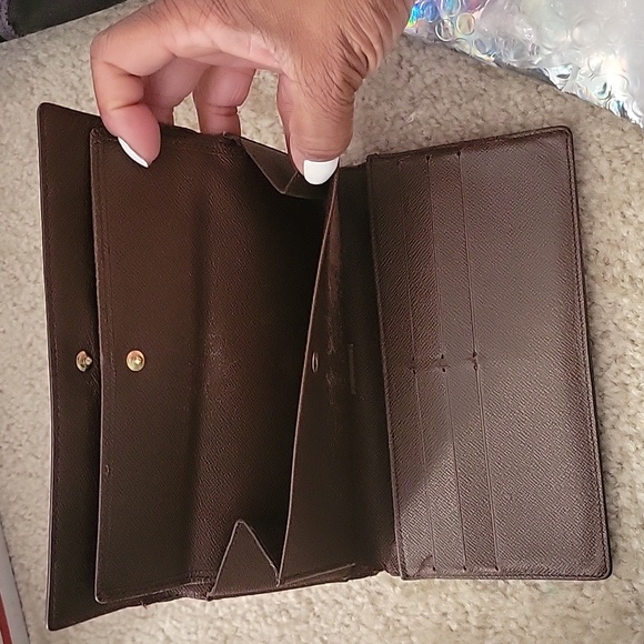 4. LV Damier Ebene Sarah Wallet Authentic - Picture 6 of 7